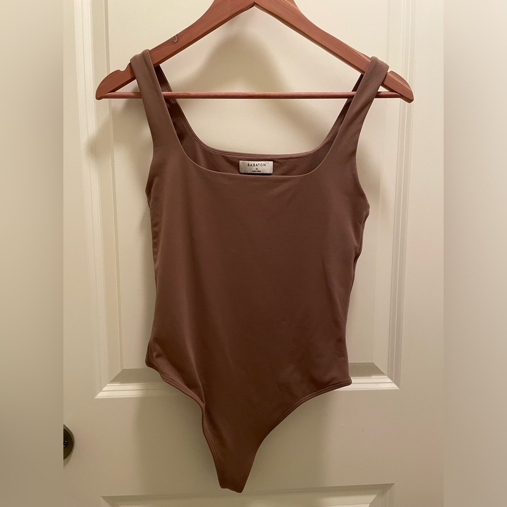 Aritzia Babaton - Squareneck Bodysuit - Medium - Limited Edition Color